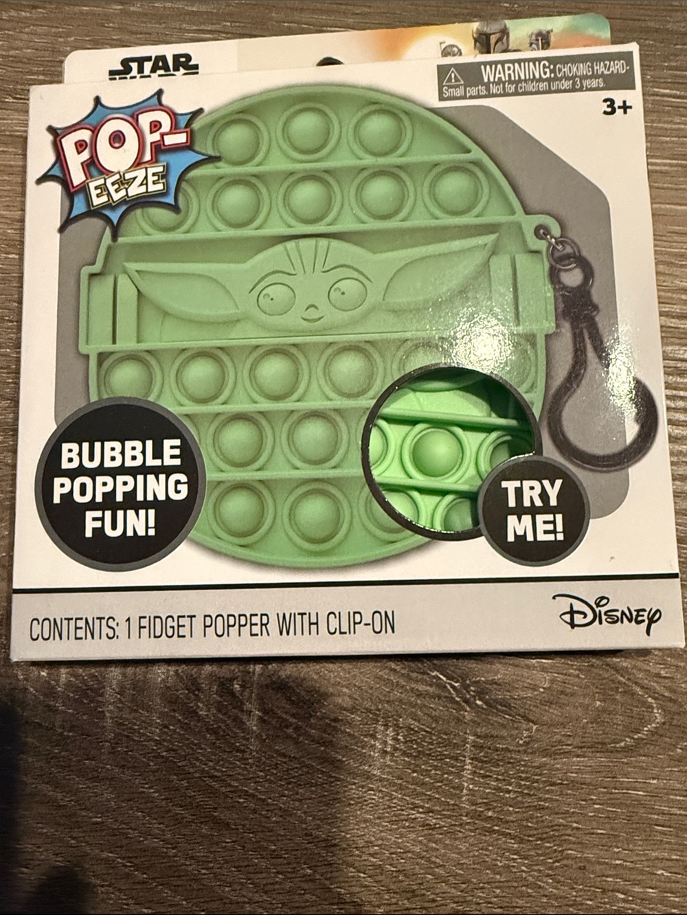 Disney Mandolorian Pop-Eeze Silicone Bubble Popper with Clip - Picture 1 of 2